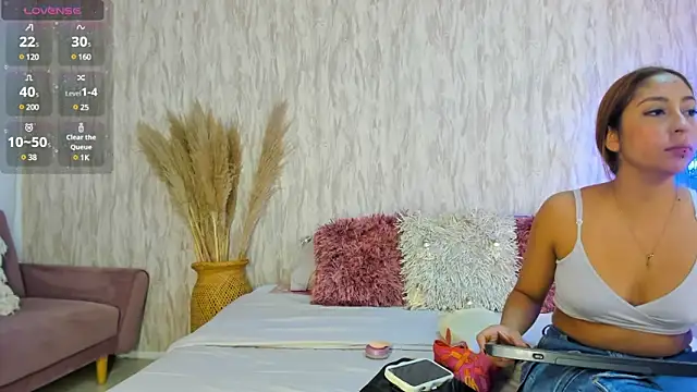 Snapshot of emily_parkerr chatting on January 7, 9:25 pm emily parkerr online show from January 7, 9:25 pm