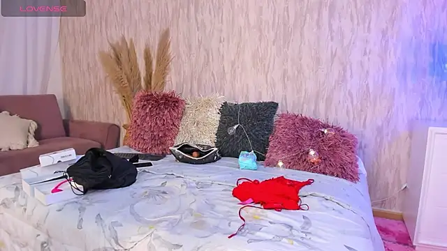 Snapshot of emily_parkerr chatting on January 23, 2:39 pm emily parkerr online show from January 23, 2:39 pm