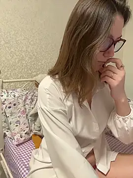 BeatriceTender online show from March 9, 8:35 pm