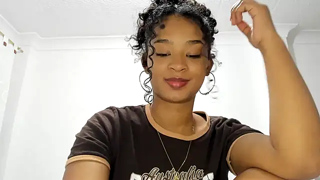 avellanatammy online show from February 4, 1:56 am