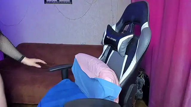 Snapshot of Milafoxxxy chatting on September 18, 8:16 am Milafoxxxy online show from September 18, 8:16 am