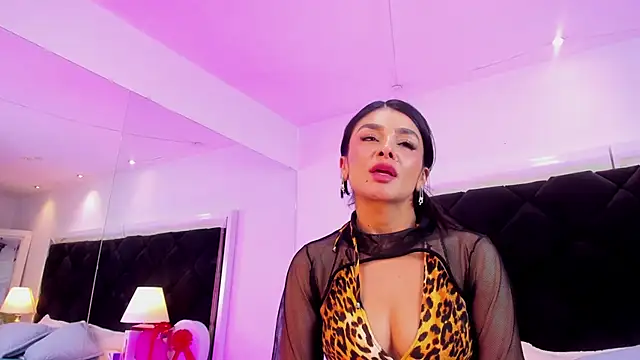 Snapshot of Holly_Brensonexx_ chatting on February 25, 11:33 pm Holly Brensonexx online show from February 25, 11:33 pm