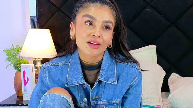 Snapshot of Holly_Brensonexx_ chatting on September 27, 2:16 am Holly Brensonexx online show from September 27, 2:16 am