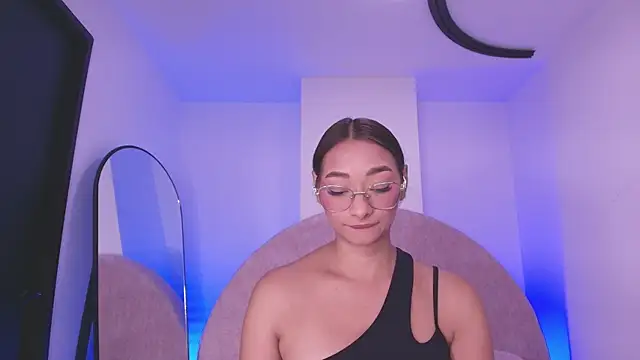 vale ross  online show from March 28, 3:06 am