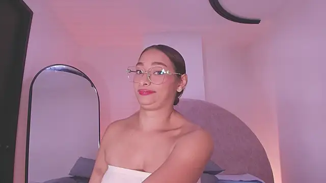 vale ross  online show from April 17, 3:09 am