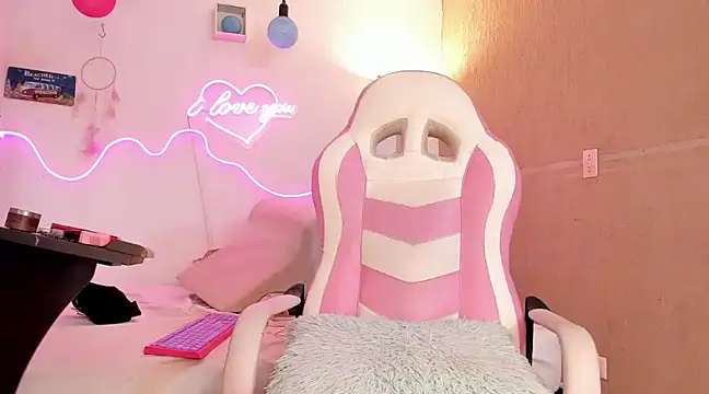 Snapshot of lilith_horny chatting on January 7, 1:28 am lilith horny online show from January 7, 1:28 am