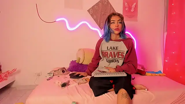 Snapshot of lilith_horny chatting on January 10, 4:44 am lilith horny online show from January 10, 4:44 am