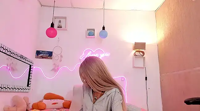 Snapshot of lilith_horny chatting on March 6, 11:25 am lilith horny online show from March 6, 11:25 am