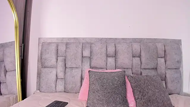 Snapshot of aaryy_ chatting on January 31, 7:45 pm aaryy online show from January 31, 7:45 pm