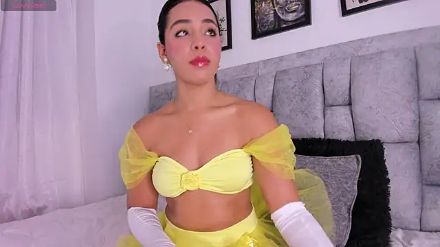Snapshot of aaryy_ chatting on June 18, 7:18 pm aaryy online show from June 18, 7:18 pm