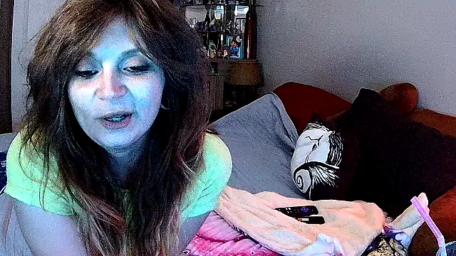 Snapshot of ZeelaXoXo chatting on January 14, 5:24 am ZeelaXoXo online show from January 14, 5:24 am