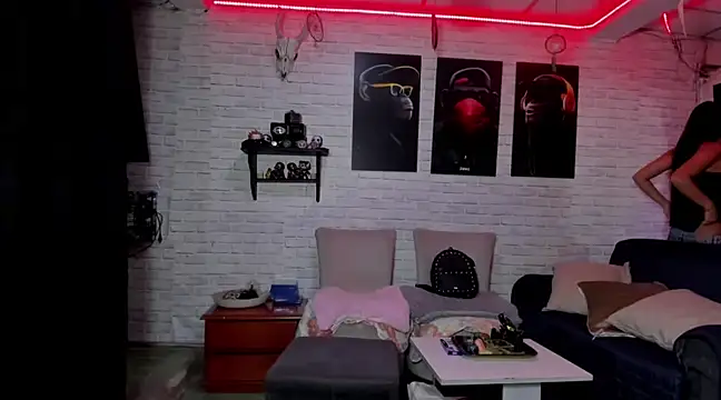 Kimmymadison- online show from January 19, 2:25 am