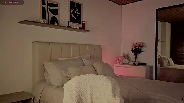 Roxxy mora online show from November 13, 10:30 pm