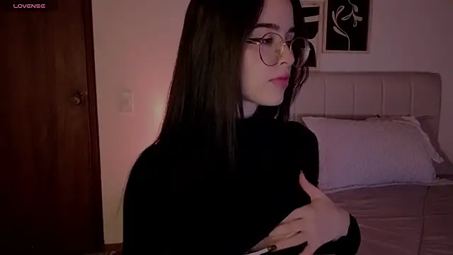 Snapshot of Roxxy_mora chatting on February 23, 10:40 pm Roxxy mora online show from February 23, 10:40 pm