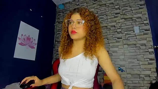 Snapshot of sofiacastillo01 chatting on February 11, 1:09 pm sofiacastillo01 online show from February 11, 1:09 pm
