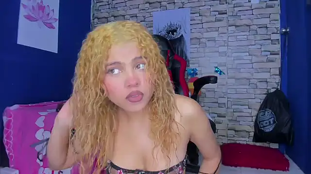 Snapshot of sofiacastillo01 chatting on February 13, 5:22 pm sofiacastillo01 online show from February 13, 5:22 pm