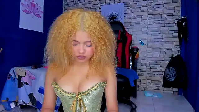 Snapshot of sofiacastillo01 chatting on February 15, 5:17 pm sofiacastillo01 online show from February 15, 5:17 pm