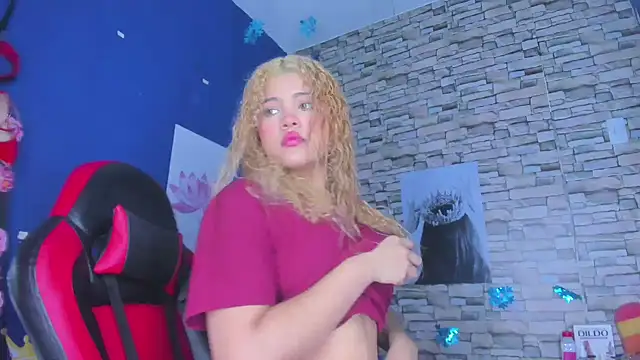 Snapshot of sofiacastillo01 chatting on February 22, 12:40 pm sofiacastillo01 online show from February 22, 12:40 pm