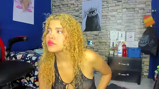 Snapshot of sofiacastillo01 chatting on March 7, 12:45 pm sofiacastillo01 online show from March 7, 12:45 pm