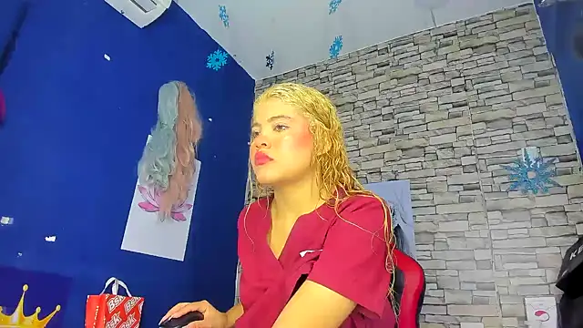 Snapshot of sofiacastillo01 chatting on March 16, 1:06 pm sofiacastillo01 online show from March 16, 1:06 pm