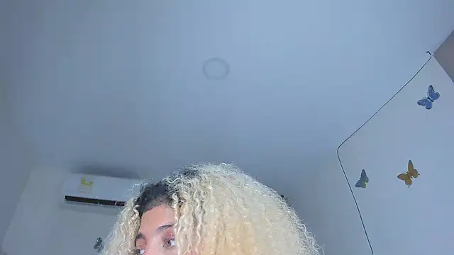 Snapshot of sofiacastillo01 chatting on November 25, 1:16 am sofiacastillo01 online show from November 25, 1:16 am