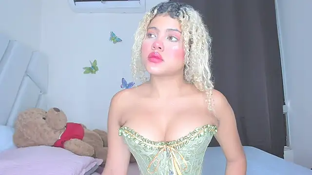 sofiacastillo01 online show from April 11, 6:01 pm