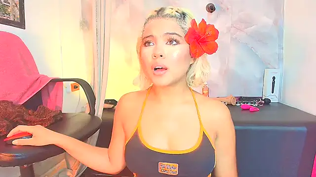 sofiacastillo01 online show from July 11, 1:36 pm