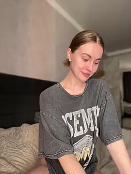 Snapshot of LoveGameSexx chatting on March 15, 9:04 am LoveGameSexx online show from March 15, 9:04 am