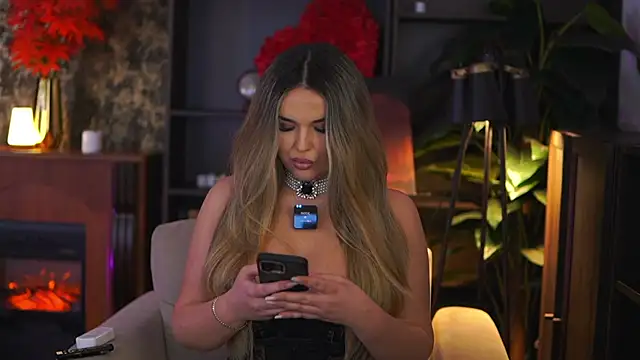 Snapshot of EvaSunderland chatting on April 11, 10:41 am EvaSunderland online show from April 11, 10:41 am