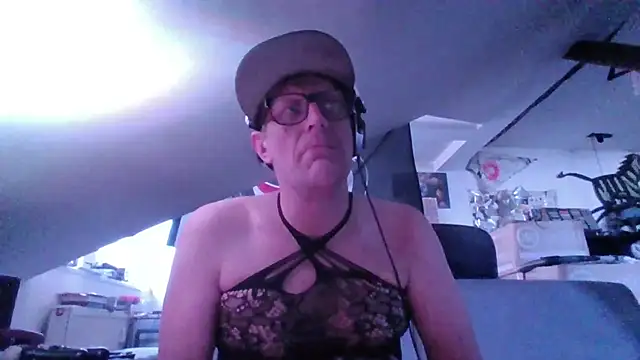 Bigthroaterboy online show from October 29, 9:22 am