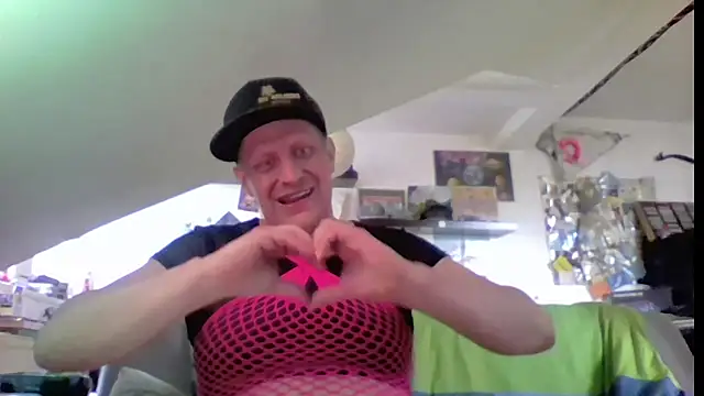Snapshot of Bigthroaterboy chatting on June 13, 4:49 pm Bigthroaterboy online show from June 13, 4:49 pm
