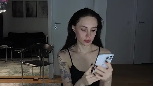 Snapshot of Sara_Tranquil chatting on November 18, 9:30 pm Sara Tranquil online show from November 18, 9:30 pm