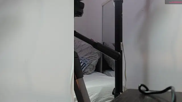 Snapshot of YUSELFI_ROSS_ chatting on December 21, 12:01 pm YUSELFI ROSS online show from December 21, 12:01 pm