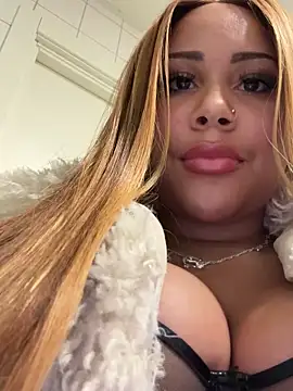 Snapshot of HaileyDiana chatting on March 13, 8:00 pm HaileyDiana online show from March 13, 8:00 pm