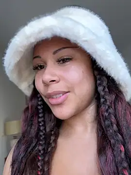 HaileyDiana online show from March 28, 11:10 am