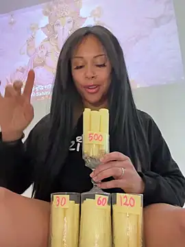 HaileyDiana online show from April 13, 2:33 pm