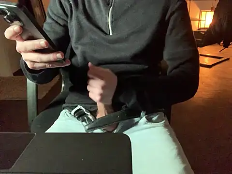 Snapshot of KendrickJiz chatting on February 4, 7:09 pm KendrickJiz online show from February 4, 7:09 pm