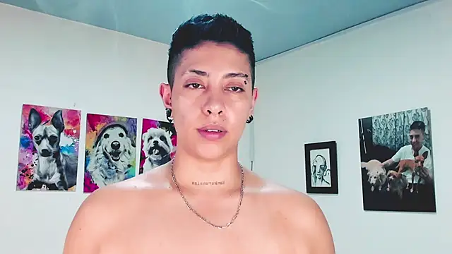 Snapshot of Aleja1214 chatting on February 20, 4:39 am Aleja1214 online show from February 20, 4:39 am