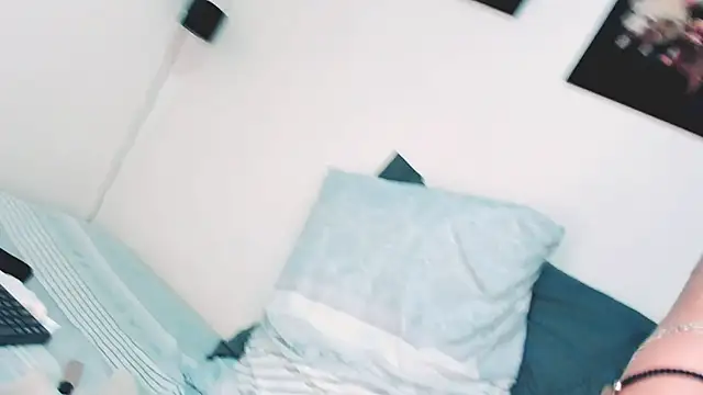 Snapshot of Aleja1214 chatting on February 23, 9:26 pm Aleja1214 online show from February 23, 9:26 pm