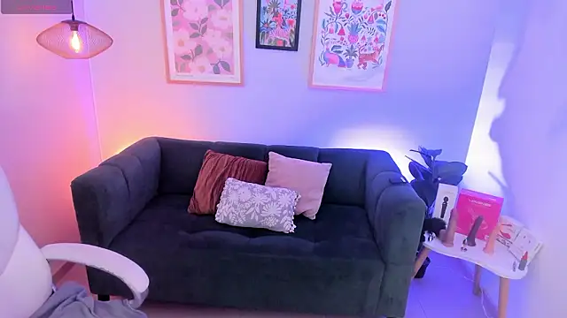 Melissa Koster online show from March 6, 6:43 am