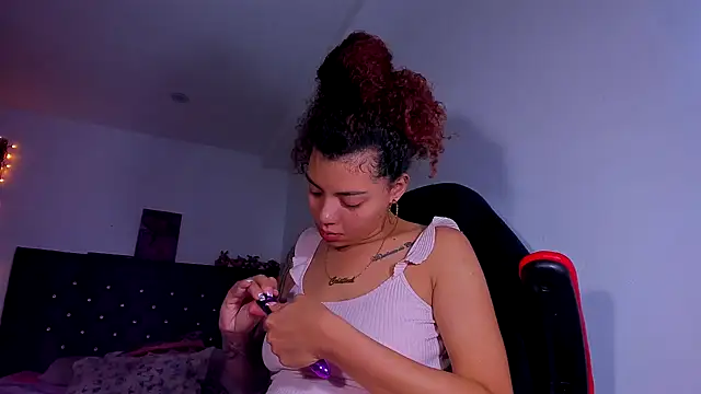 kerlysmith 24 online show from December 9, 5:41 pm