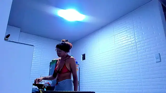 kerlysmith 24 online show from February 8, 7:27 pm