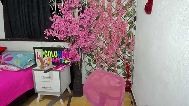 Snapshot of karenmilf_4 chatting on September 14, 4:22 am karenmilf 4 online show from September 14, 4:22 am