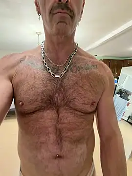 Snapshot of DaddySnowXX chatting on April 25, 8:17 am DaddySnowXX online show from April 25, 8:17 am