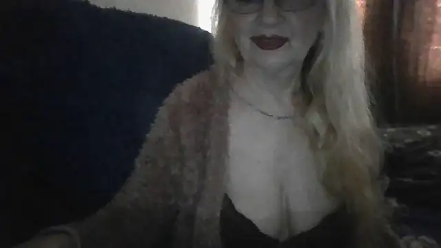 CarlyTreat online show from April 10, 1:49 pm