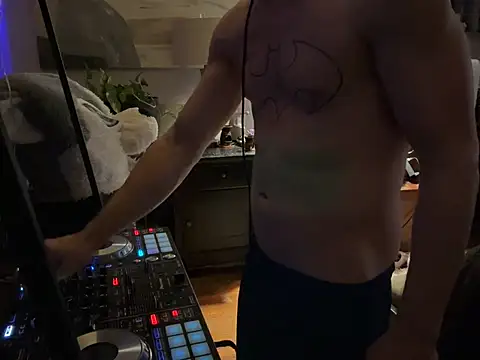 Snapshot of trash4cash chatting on February 14, 5:26 am trash4cash online show from February 14, 5:26 am