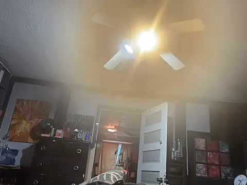 Snapshot of trash4cash chatting on February 26, 6:18 pm trash4cash online show from February 26, 6:18 pm