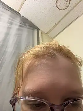 Snapshot of YandereDemon chatting on March 6, 3:47 am YandereDemon online show from March 6, 3:47 am