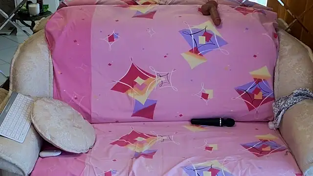 Snapshot of BEST-1 chatting on October 24, 1:57 am BEST-1 online show from October 24, 1:57 am