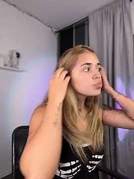 Snapshot of JoselinFlower_ chatting on February 4, 1:33 am JoselinFlower online show from February 4, 1:33 am